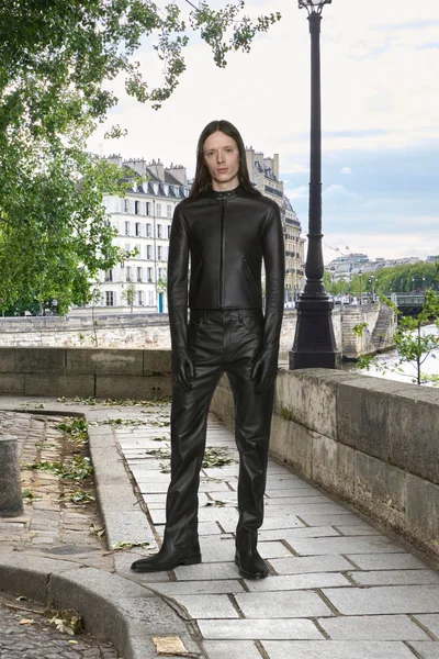 Look 15